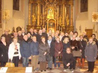 Retfalački hodočasnici sa župnim pjevačima kod Gospe Osječke poslije mise